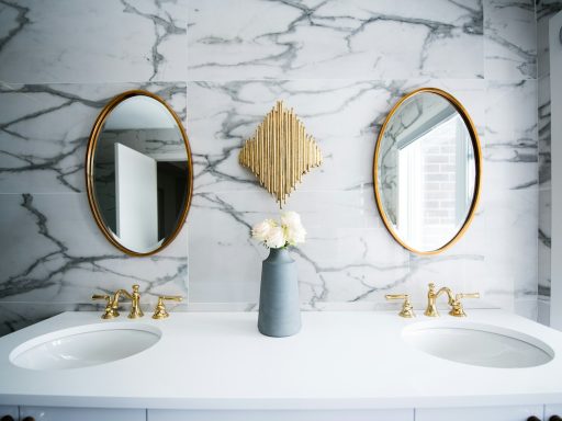 white ceramic sink